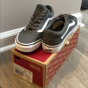 7.5 Women’s Pewter/White Vans
